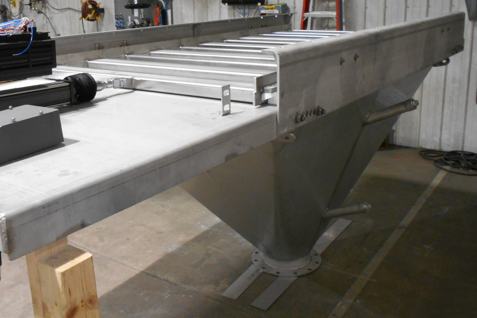 Slide Gate discharge